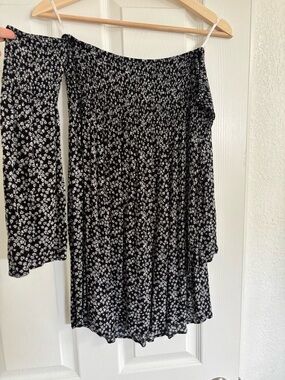 Picking Daisies Black Floral Print Off-the-Shoulder Mini Dress size M